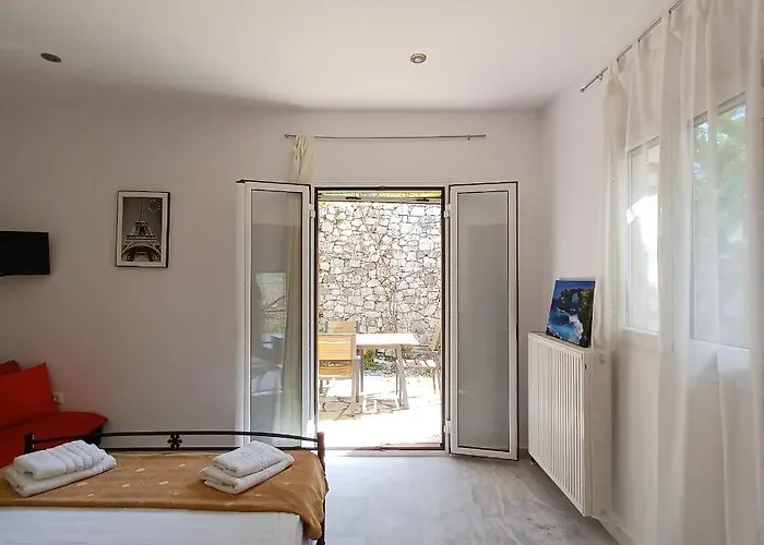 Βίλα Syvros Σύβρος